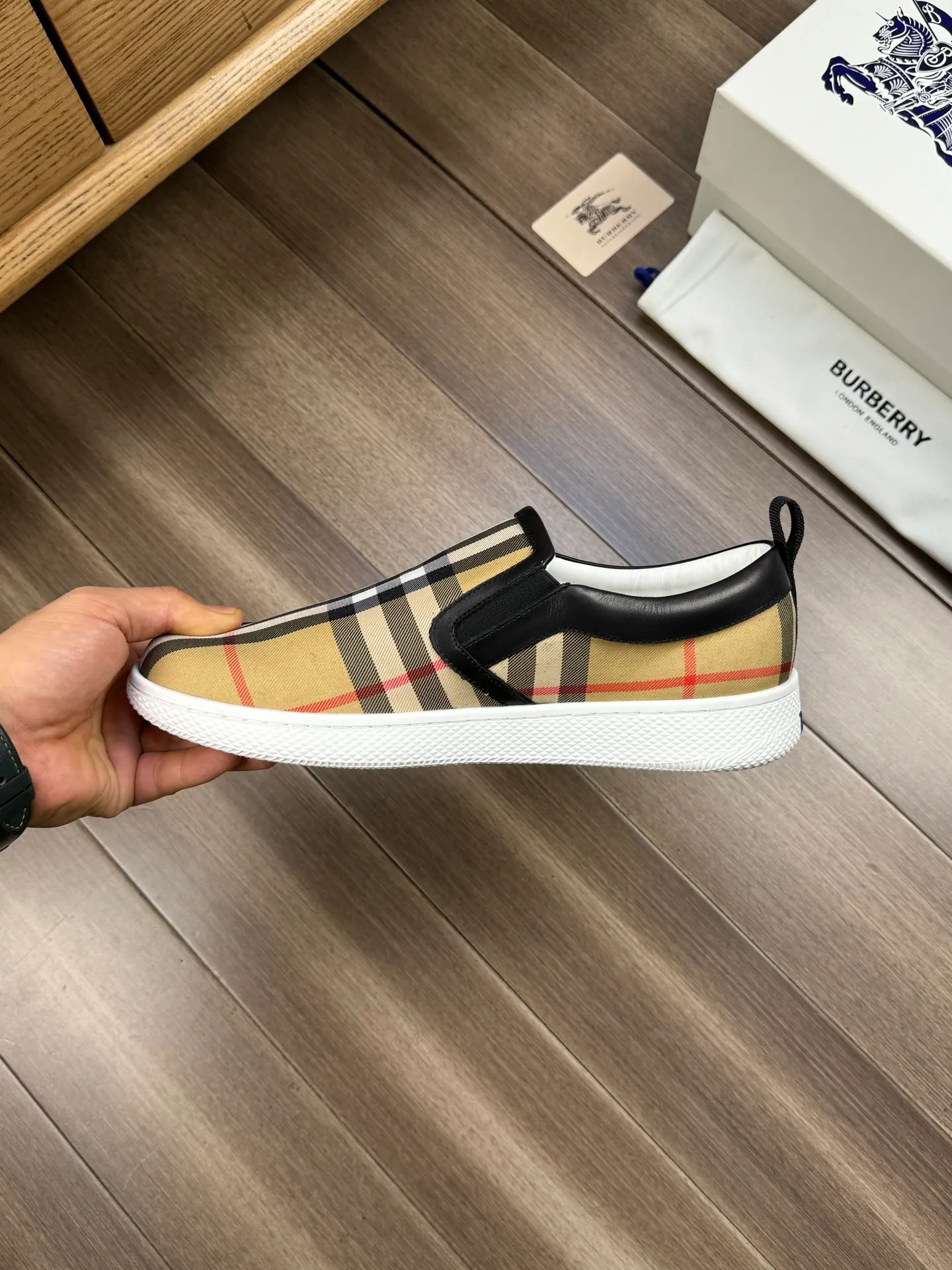[BURBERRY] Burberry P360💰 - Original order 🔍🔍🔍 - Upper: imported 🔝 brand totem cloth, heel brand webbing decoration - Lining: water-dyed cowhide - Outsole: ultra-light rubber; two-color molded outsole - Super high quality control, fine workmanship: highlighted (high-end, extravagance, grade) -Size: 38-44 (Male 45, can be customized)